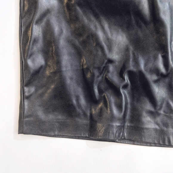 ❌SOLD❌DYNAMITE Vegan Leather Skirt - Picture 5 of 8